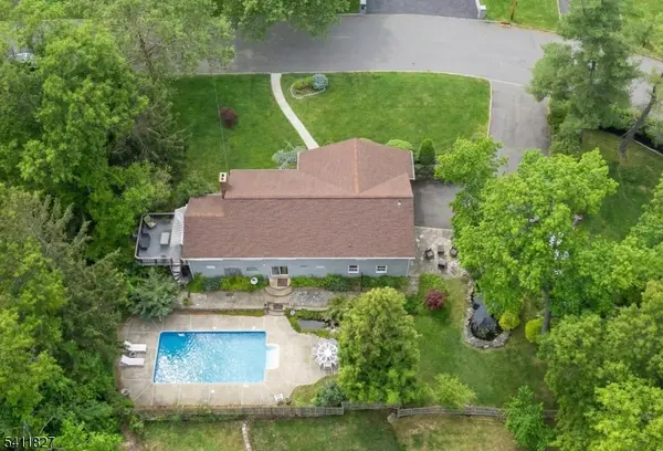 373 Upland Rd, Mountainside Boro, NJ 07092