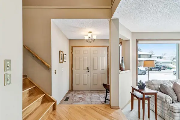 75 Shawnee CRES, Calgary, AB T2Y 1W4
