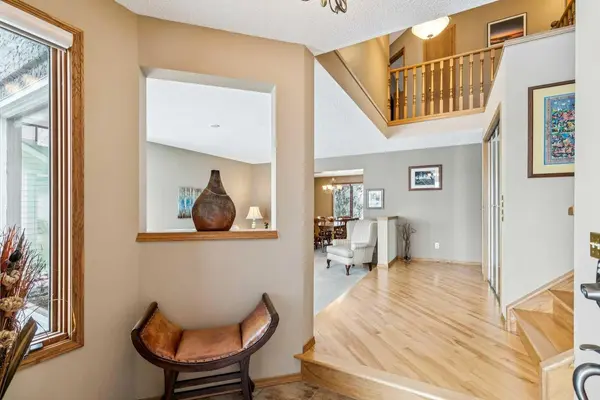 75 Shawnee CRES, Calgary, AB T2Y 1W4