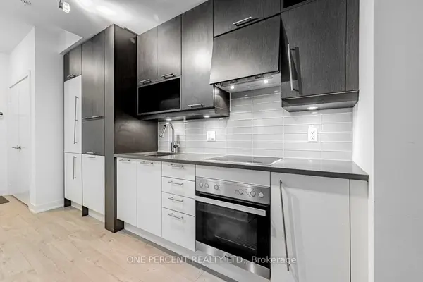 30 Nelson ST #426, Toronto C01, ON M5V 0H5