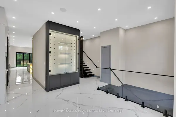 71 Ardmore RD, Toronto C03, ON M5P 1V4