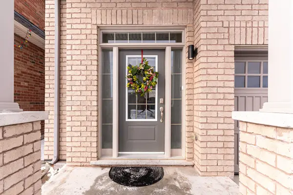 283 Fleetwood DR, Oshawa, ON L1K 3E8