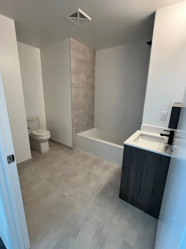 8888 YONGE ST #212, Richmond Hill, ON L4C 5V6