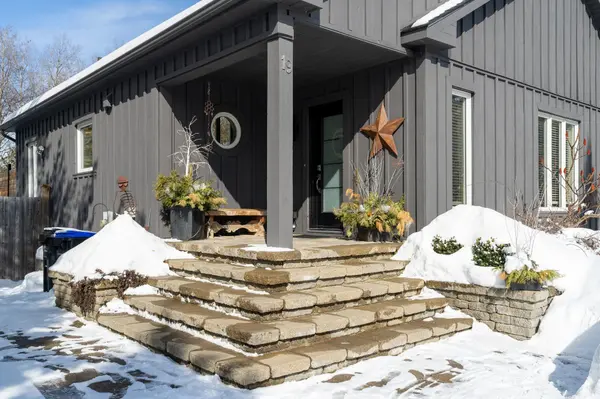 19 Trails End, Collingwood, ON L9Y 5B1