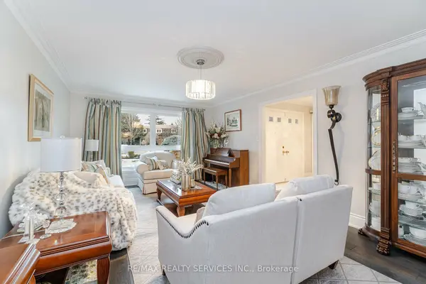 15 Pine Ridge LN, Brampton, ON L6W 1G6