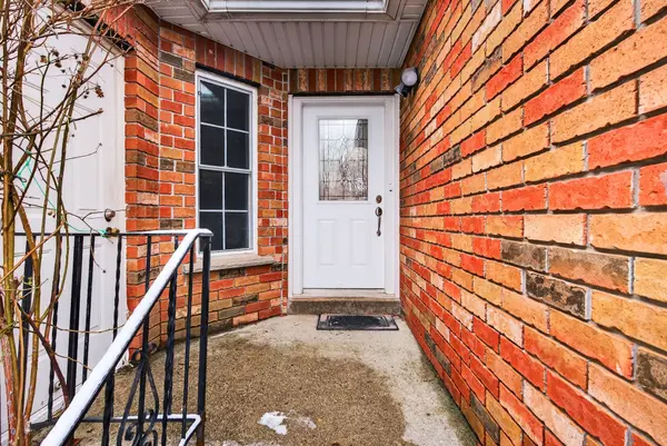 2 Evergreen CT, Brantford, ON N3T 6J5