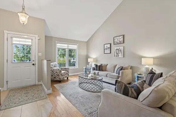 89 Schroder CRES, Guelph, ON N1E 7B4