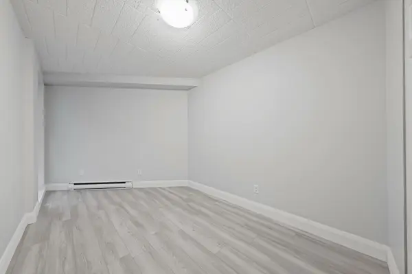 91 Conroy CRES #408, Guelph, ON N1G 2V5