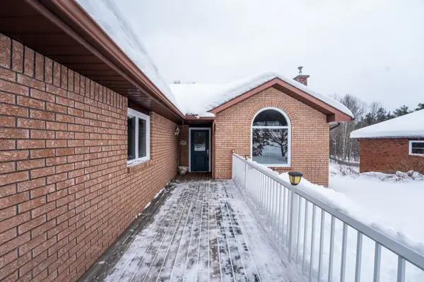 32 Edgar ST, Sundridge, ON P0A 1Z0