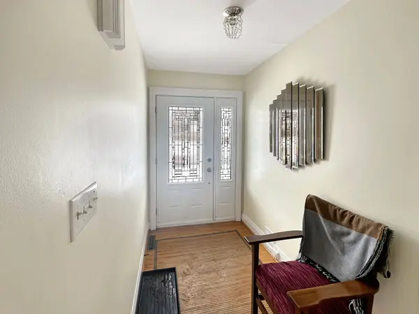 7 Eastwood Park DR, Belleville, ON K8N 1W3