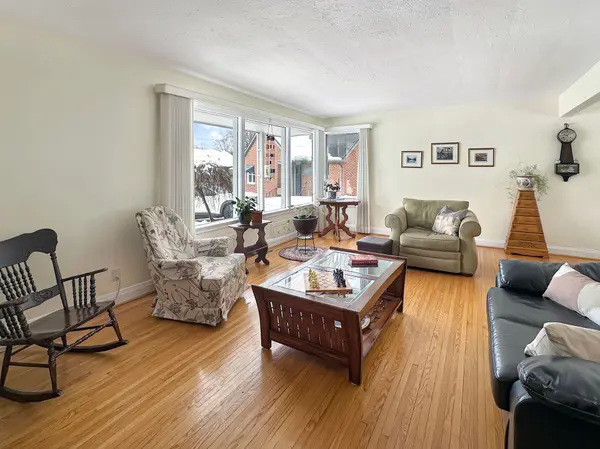 7 Eastwood Park DR, Belleville, ON K8N 1W3