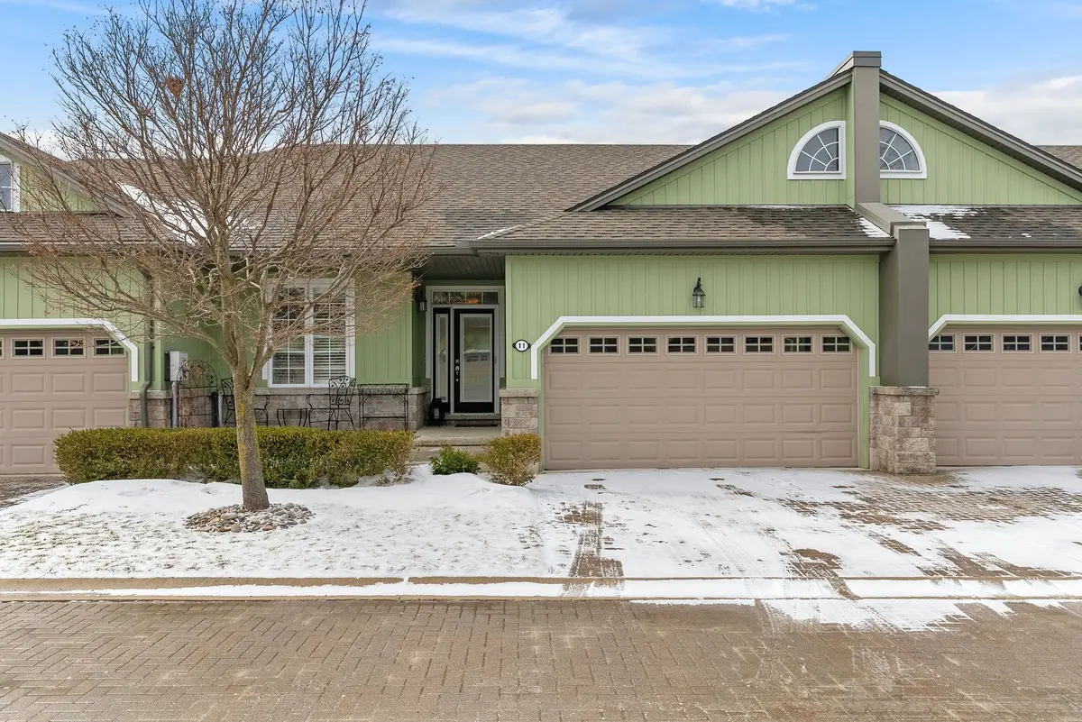 11 Oakwood Links LN, South Huron, ON N0M 1T0