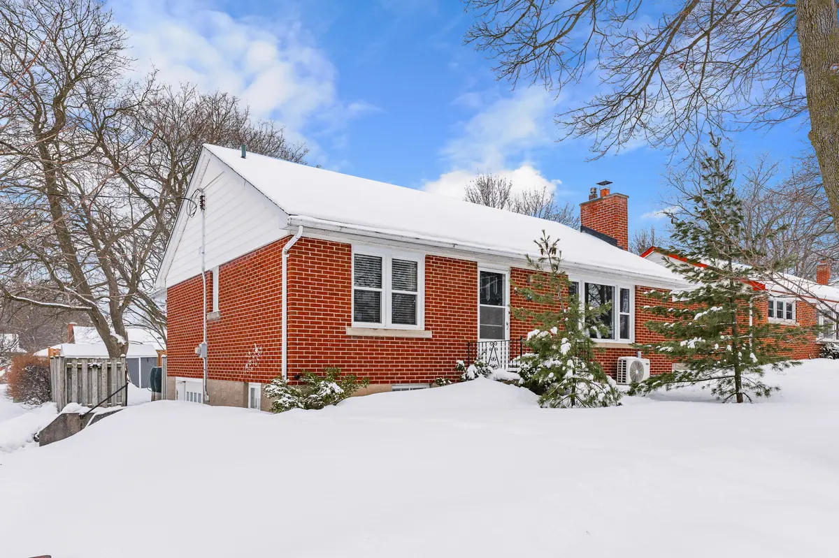 33 Elmwood AVE, Kitchener, ON N2H 6G3