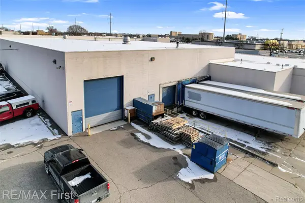 8655 E 8 Mile RD, Warren, MI 48089