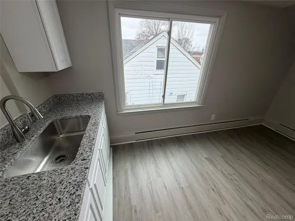 8112 Dale, Center Line, MI 48015