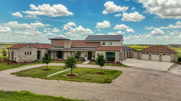 11802 E Rocky Creek Road, Crowley, TX 76036