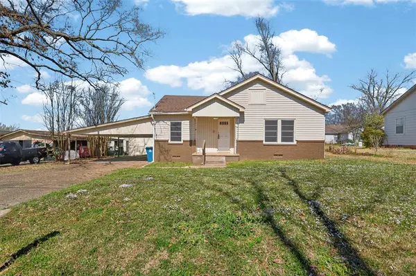 404 Rogers Avenue, Henderson, TX 75654