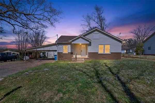 404 Rogers Avenue, Henderson, TX 75654