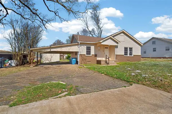 404 Rogers Avenue, Henderson, TX 75654