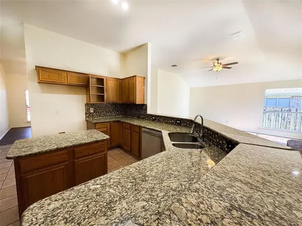 1020 Bonanza Drive, Arlington, TX 76001