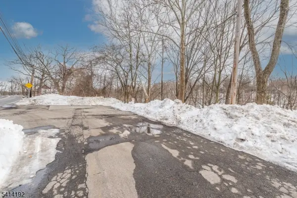 217/219 Hamburg Tpk, Bloomingdale Boro, NJ 07403