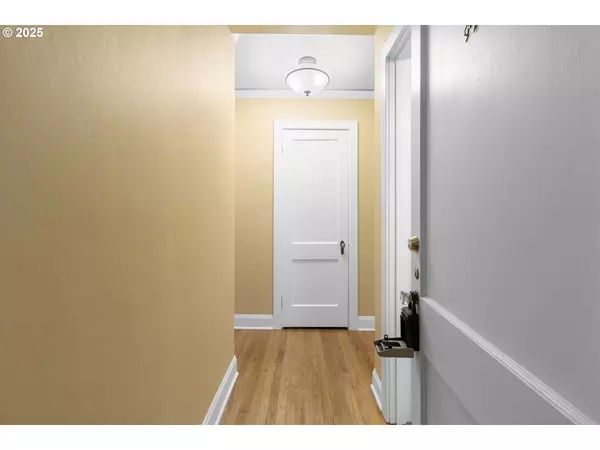 Portland, OR 97205,709 SW 16TH AVE