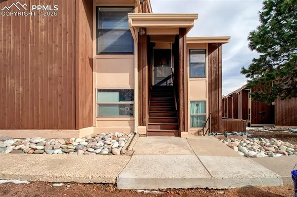4245 N Carefree CIR #B, Colorado Springs, CO 80917
