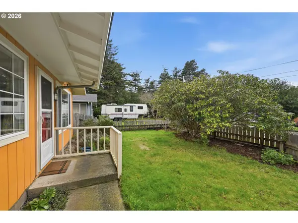 745 SEAGATE AVE, Coos Bay, OR 97420