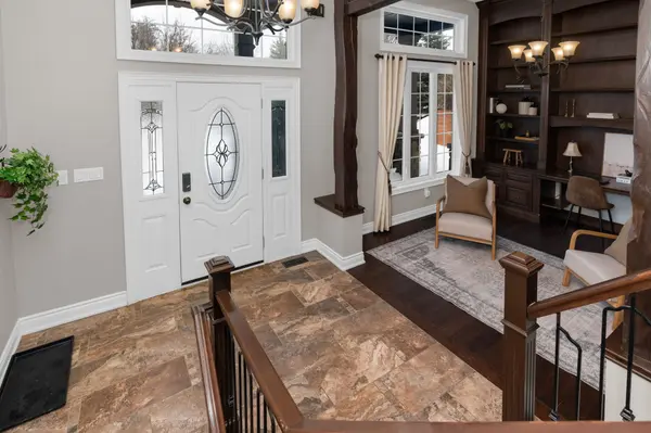 4 Snowshoe TRL, Barrie, ON L4N 7Z1