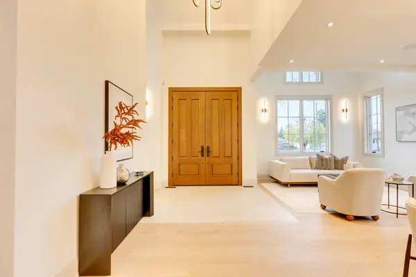 512 Weynway CT, Oakville, ON L6L 4G7