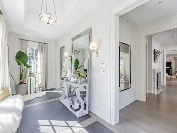 393 Maple Grove DR, Oakville, ON L6J 4V8