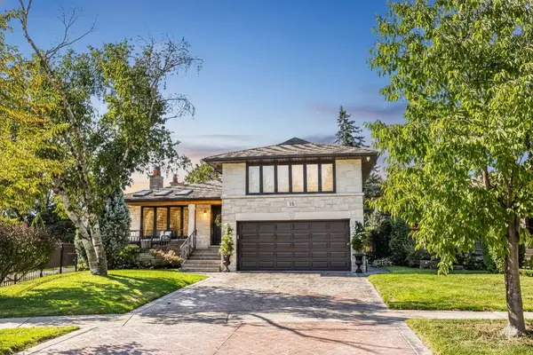 16 Woodpark RD, Toronto W09, ON M9P 1L9