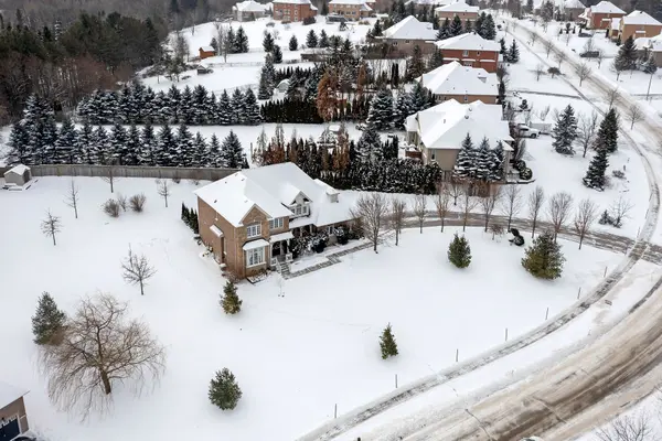 15 Upper Canada DR, Erin, ON N0B 1Z0