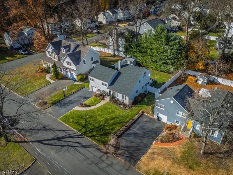 22 S Wickom Dr, Westfield Town, NJ 07090