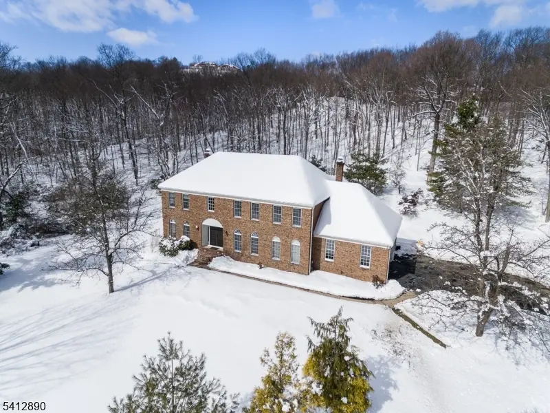 11 Clearwater Dr, Kinnelon Boro, NJ 07405