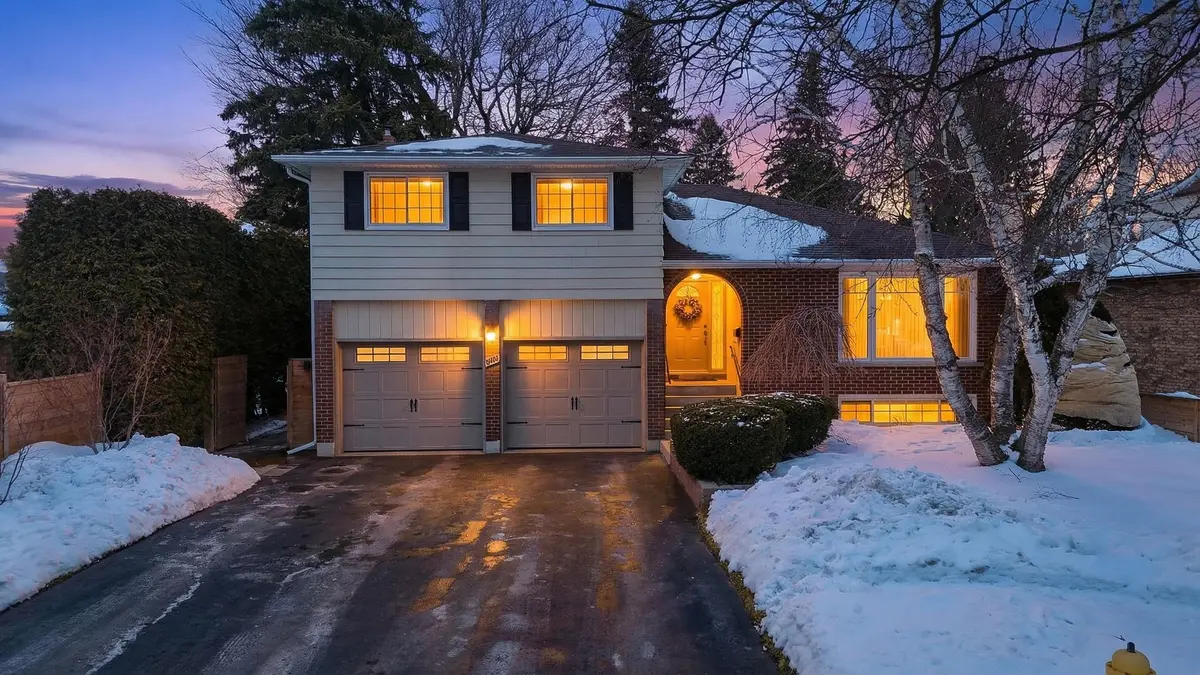 946 Beaufort CT, Oshawa, ON L1G 7J8