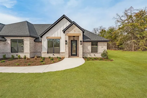 2017 Forest Bridge, Azle, TX 76020