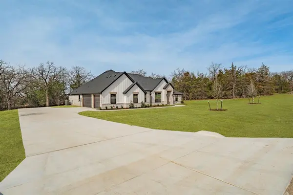 2017 Forest Bridge, Azle, TX 76020