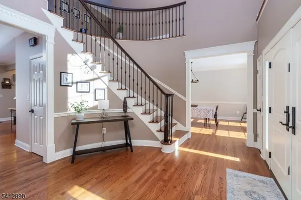 11 Clearwater Dr, Kinnelon Boro, NJ 07405