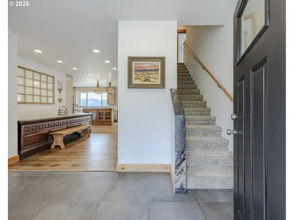 47555 MCKENZIE HWY, Vida, OR 97488