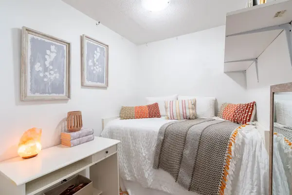 76 Shuter ST #208, Toronto C08, ON M5B 1B4