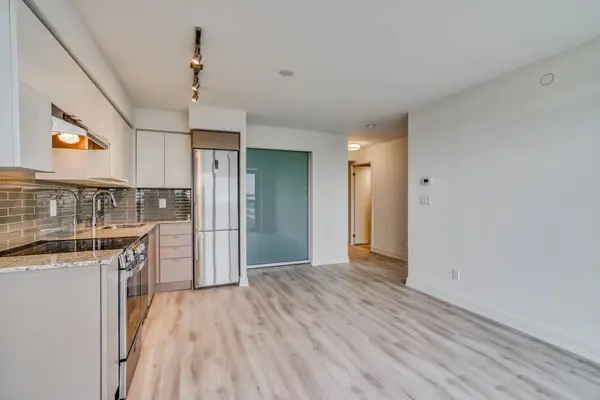 120 Varna DR #1006, Toronto C04, ON M6A 0B3