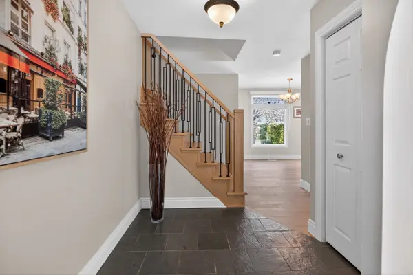 946 Beaufort CT, Oshawa, ON L1G 7J8