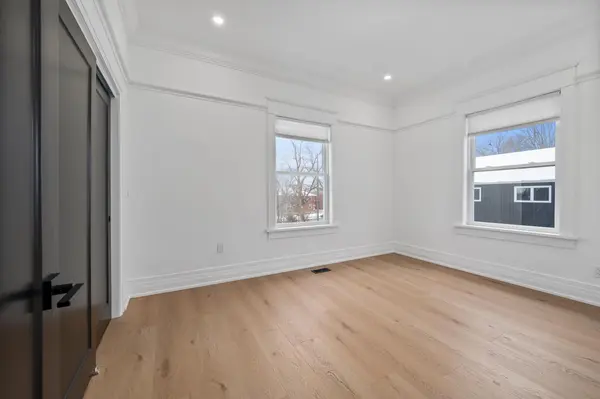 852 Simcoe ST N #3, Oshawa, ON L1G 4V8