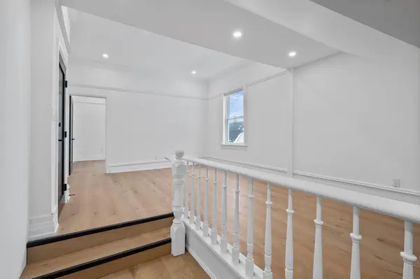 852 Simcoe ST N #3, Oshawa, ON L1G 4V8