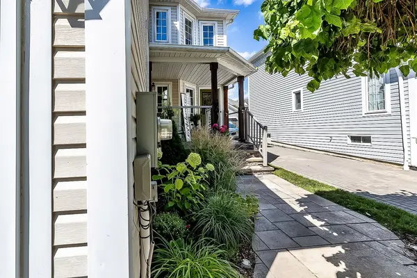 69 Matthewson PL, Whitby, ON L1M 1H4