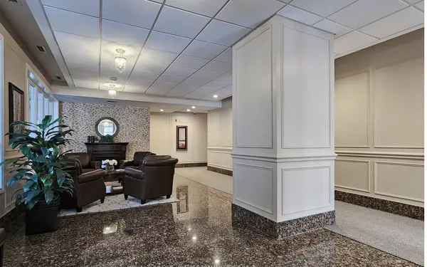 15450 Yonge ST #205, Aurora, ON L4G 0K1