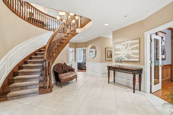 1121 Forestvale DR, Burlington, ON L7P 4W3