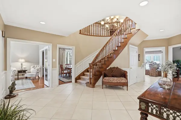 1121 Forestvale DR, Burlington, ON L7P 4W3