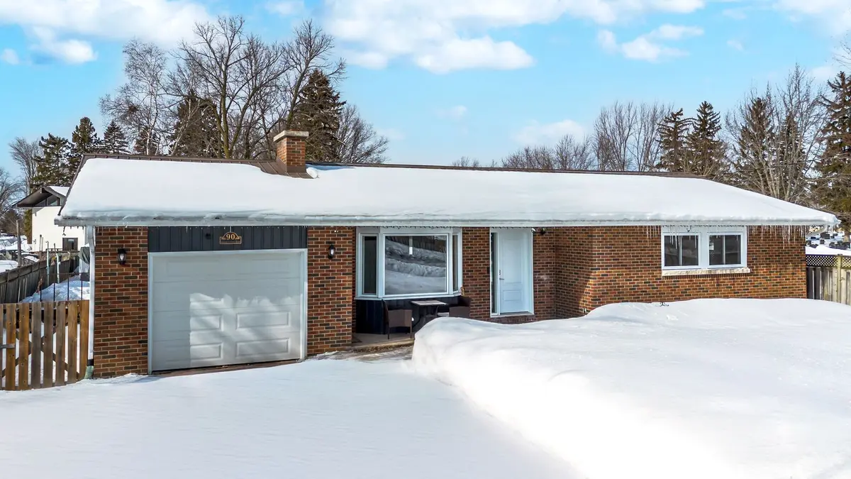 90 Queen ST E, Springwater, ON L0L 1P0